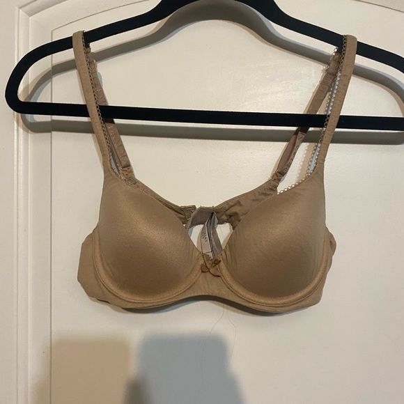 Victoria Secret Demi Bra - Picture 2 of 5